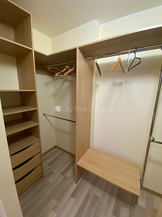 Дом во дворе, закрытый двор, лестничная клетка после капитального ремонта, Рига - изображение 7