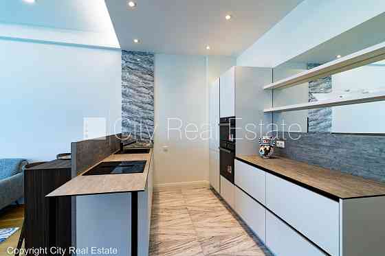 Новостройка, фасадный дом, вход со двора, лифт, лестничная клетка после Рига