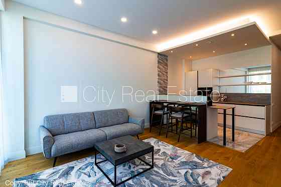 Новостройка, фасадный дом, вход со двора, лифт, лестничная клетка после Rīga