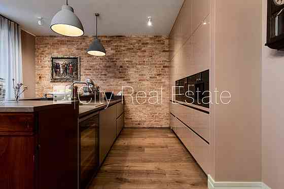 Частный дом, благоустроенная озеленённая территория, подъездная дорога покрыта Юрмала