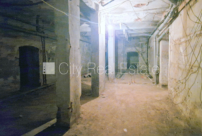 Zeme īpašumā, fasādes māja, renovēta māja, labiekārtota apzaļumota teritorija, teritorijas Rīga - foto 18