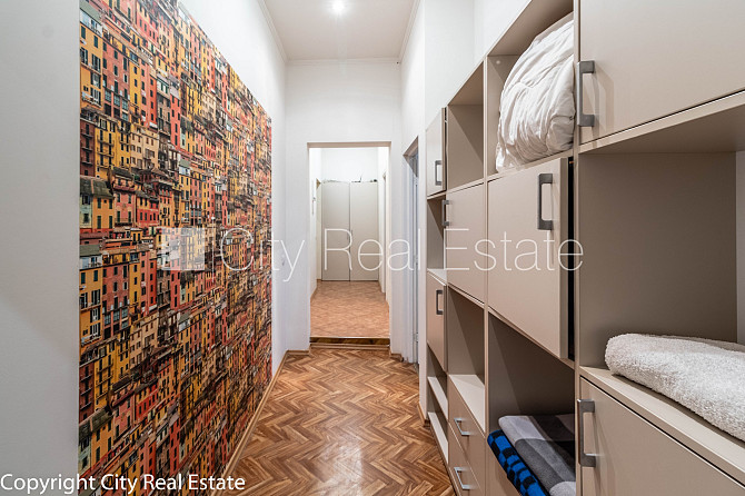 Фасадный дом, вход с улицы, окна выходят в обе стороны дома, количество спален 4 Рига - изображение 13