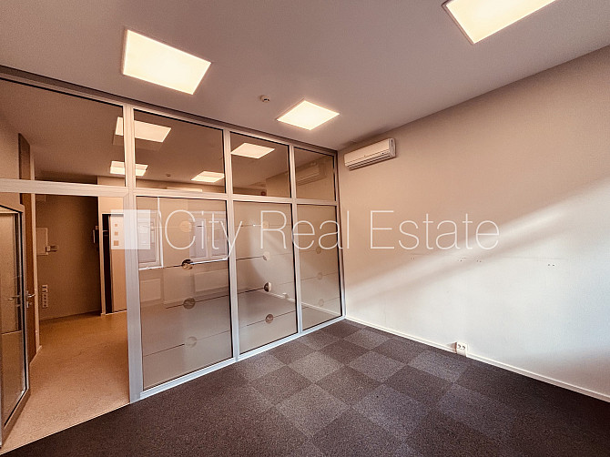 Домовладение, лифт, лестничная клетка после капитального ремонта, окна выходят Рига - изображение 11