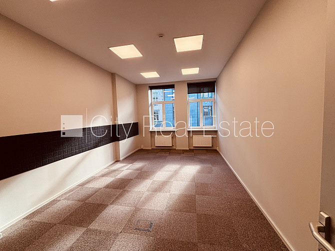 Домовладение, лифт, лестничная клетка после капитального ремонта, окна выходят Рига - изображение 18