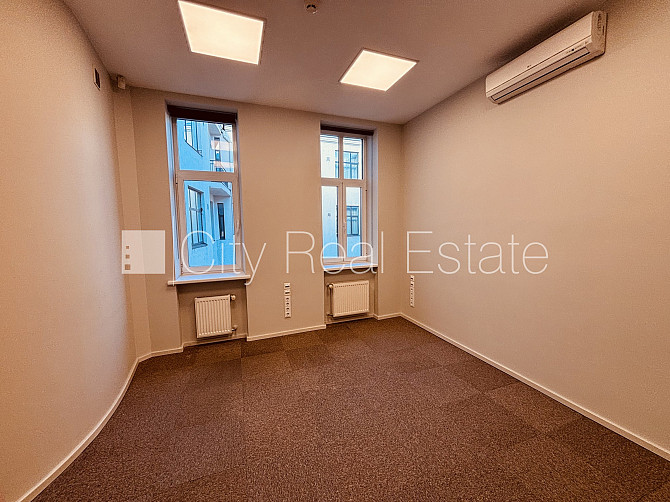 Домовладение, лифт, лестничная клетка после капитального ремонта, окна выходят Рига - изображение 16