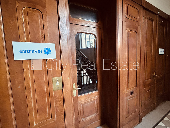 Домовладение, лифт, лестничная клетка после капитального ремонта, окна выходят Рига - изображение 7