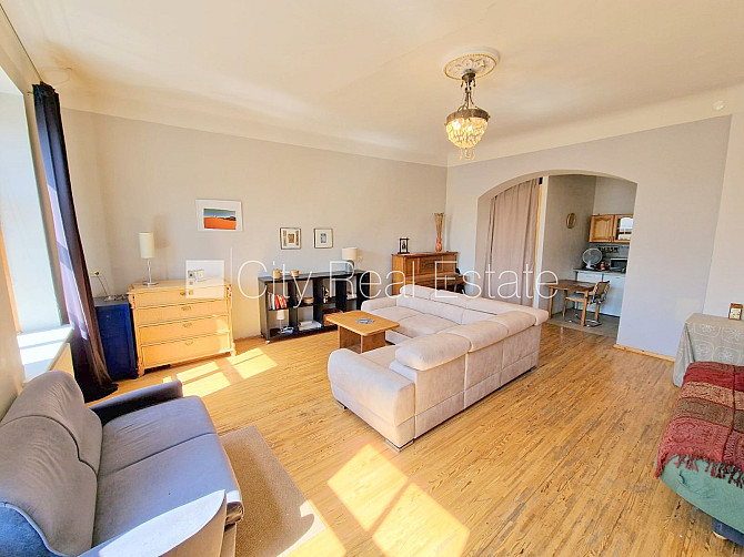 Fasādes māja, renovēta māja, ieeja no ielas, kāpņu telpa pēc kosmētiskā remonta, logi Rīga - foto 4