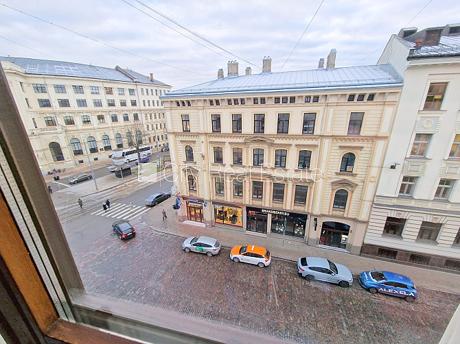 Fasādes māja, renovēta māja, ieeja no ielas, kāpņu telpa pēc kosmētiskā remonta, logi Rīga - foto 7