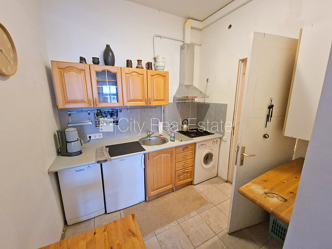 Fasādes māja, renovēta māja, ieeja no ielas, kāpņu telpa pēc kosmētiskā remonta, logi Rīga - foto 15