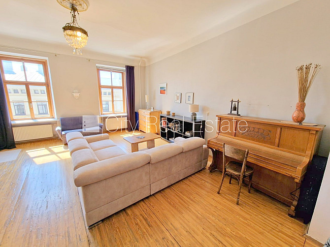 Fasādes māja, renovēta māja, ieeja no ielas, kāpņu telpa pēc kosmētiskā remonta, logi Rīga - foto 9