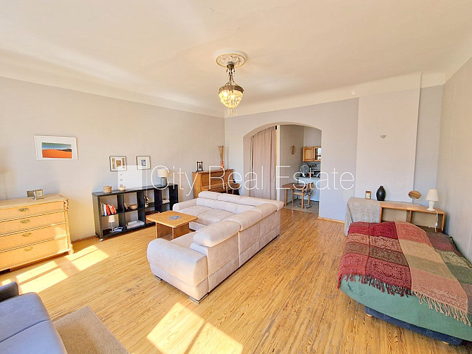 Fasādes māja, renovēta māja, ieeja no ielas, kāpņu telpa pēc kosmētiskā remonta, logi Rīga - foto 3