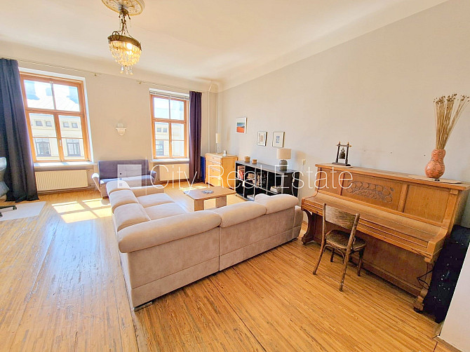 Fasādes māja, renovēta māja, ieeja no ielas, kāpņu telpa pēc kosmētiskā remonta, logi Rīga - foto 8