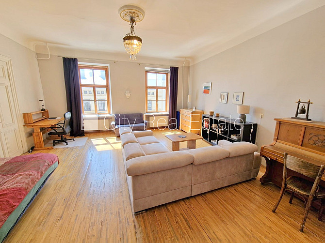 Fasādes māja, renovēta māja, ieeja no ielas, kāpņu telpa pēc kosmētiskā remonta, logi Rīga - foto 1