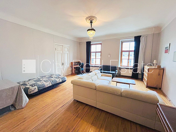 Fasādes māja, renovēta māja, ieeja no ielas, kāpņu telpa pēc kosmētiskā remonta, logi Rīga - foto 2