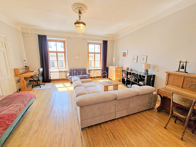 Fasādes māja, renovēta māja, ieeja no ielas, kāpņu telpa pēc kosmētiskā remonta, logi Rīga - foto 10