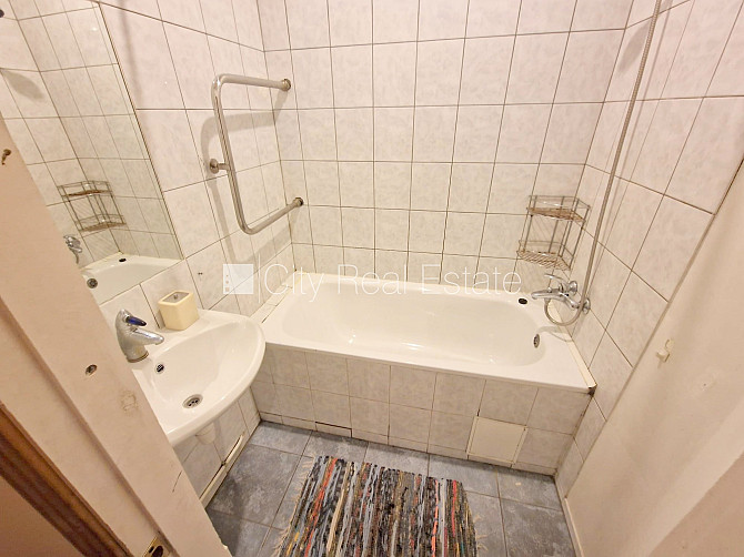 Fasādes māja, renovēta māja, ieeja no ielas, kāpņu telpa pēc kosmētiskā remonta, logi Rīga - foto 19