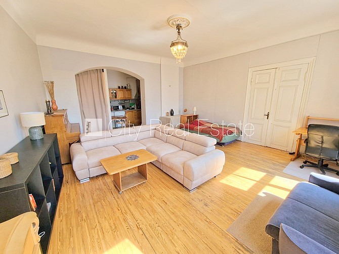 Fasādes māja, renovēta māja, ieeja no ielas, kāpņu telpa pēc kosmētiskā remonta, logi Rīga - foto 13