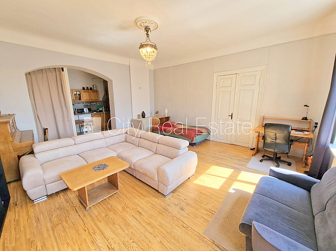 Fasādes māja, renovēta māja, ieeja no ielas, kāpņu telpa pēc kosmētiskā remonta, logi Rīga - foto 14