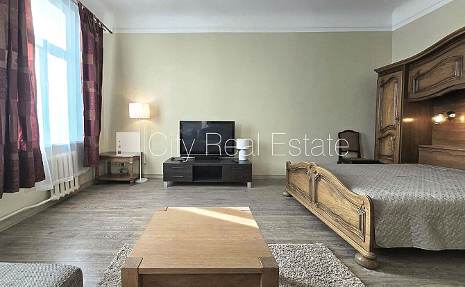 Фасадный дом, закрытый двор, возможность аренды парковки, вход со двора, окна Рига - изображение 5