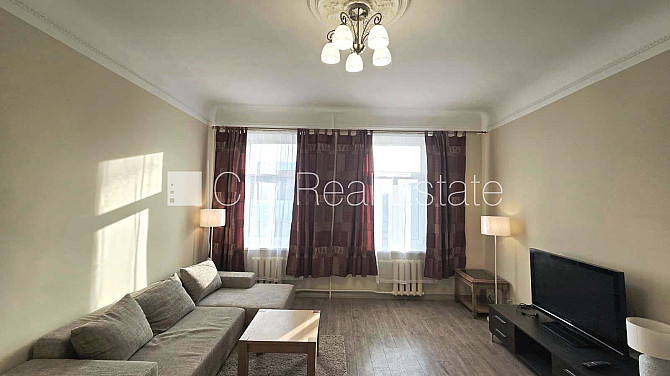 Фасадный дом, закрытый двор, возможность аренды парковки, вход со двора, окна Рига - изображение 4