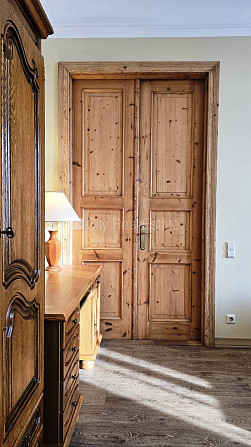 Фасадный дом, закрытый двор, возможность аренды парковки, вход со двора, окна Рига - изображение 16