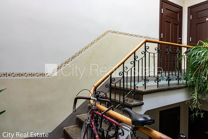 Здание во дворе, реновированный дом, благоустроенная озеленённая территория, Рига - изображение 18