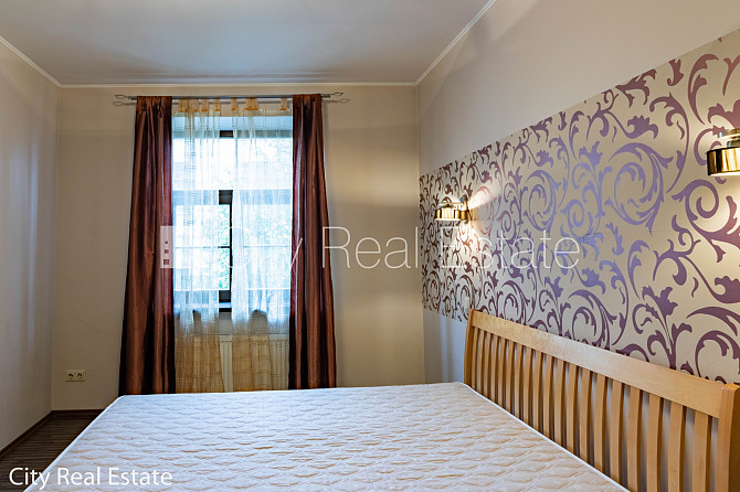 Здание во дворе, реновированный дом, благоустроенная озеленённая территория, Рига - изображение 8