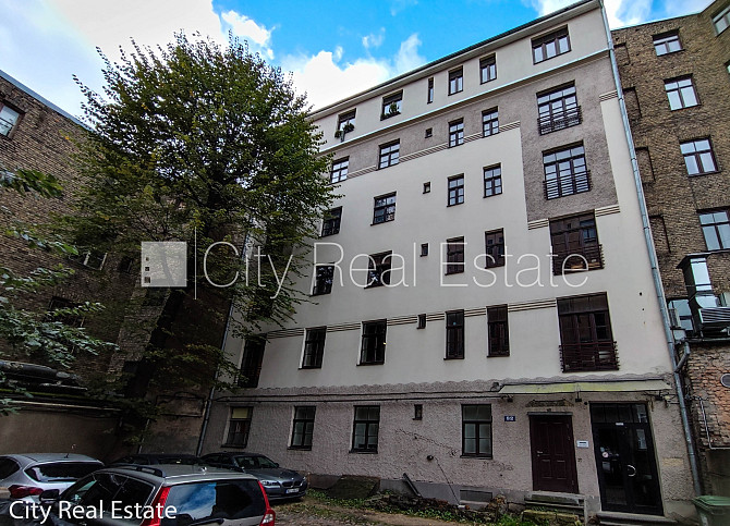 Здание во дворе, реновированный дом, благоустроенная озеленённая территория, Рига - изображение 20