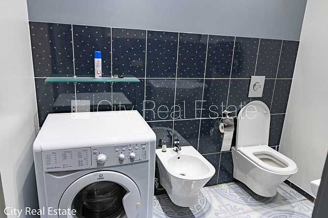 Здание во дворе, реновированный дом, благоустроенная озеленённая территория, Рига - изображение 14