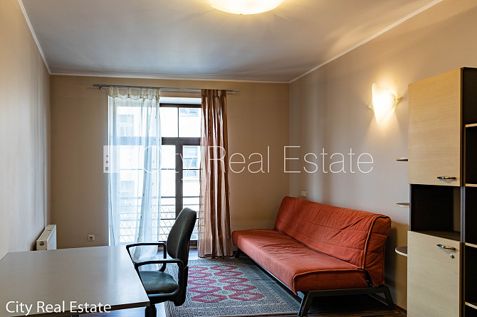 Здание во дворе, реновированный дом, благоустроенная озеленённая территория, Рига - изображение 10