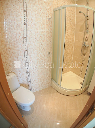 Реновированный дом, благоустроенная озеленённая территория, закрытый двор, Рига - изображение 8