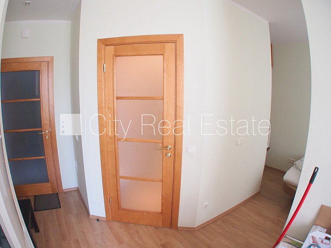 Реновированный дом, благоустроенная озеленённая территория, закрытый двор, Рига - изображение 7