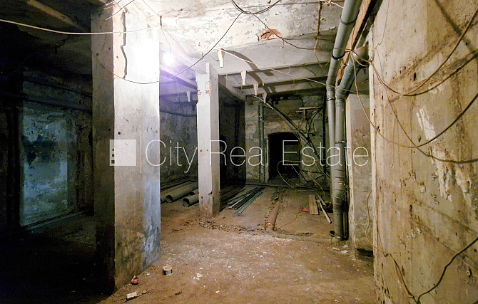 Zeme īpašumā, fasādes māja, renovēta māja, labiekārtota apzaļumota teritorija, teritorijas Rīga - foto 15