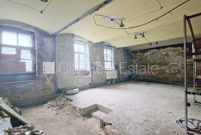 Zeme īpašumā, fasādes māja, renovēta māja, labiekārtota apzaļumota teritorija, teritorijas Rīga - foto 5