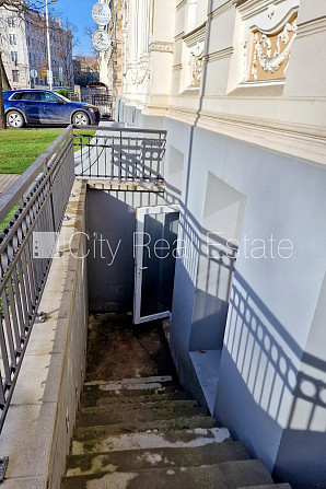 Zeme īpašumā, fasādes māja, renovēta māja, labiekārtota apzaļumota teritorija, teritorijas Rīga - foto 2