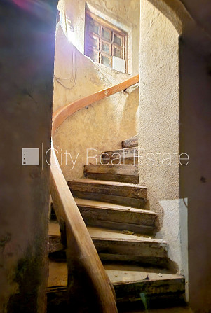 Zeme īpašumā, fasādes māja, renovēta māja, labiekārtota apzaļumota teritorija, teritorijas Rīga - foto 16