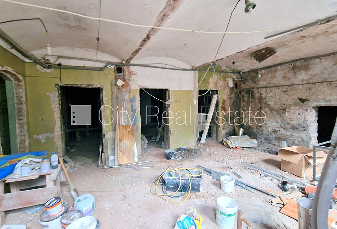 Zeme īpašumā, fasādes māja, renovēta māja, labiekārtota apzaļumota teritorija, teritorijas Rīga - foto 12