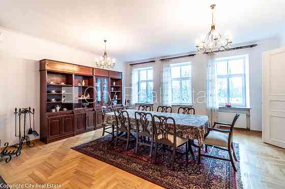 Фасадный дом, реновированный дом, кирпичные стены, фасад с декоративной Рига