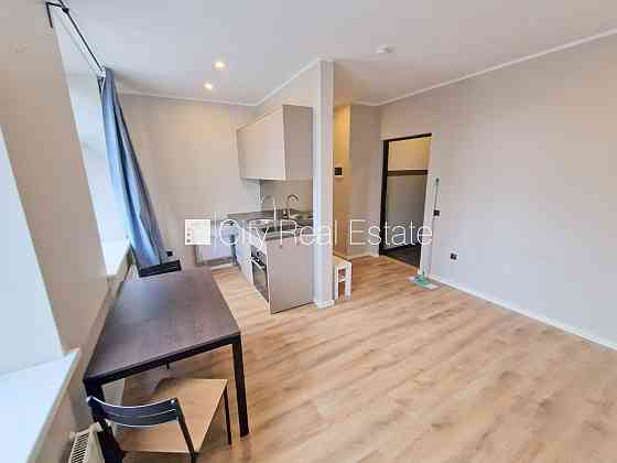 Фасадный дом, реновированный дом, закрытый двор, вход с улицы и со двора, Рига