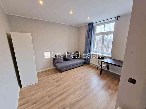 Фасадный дом, реновированный дом, закрытый двор, вход с улицы и со двора, Рига