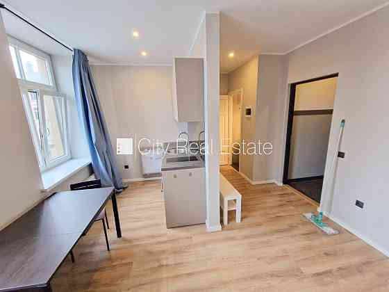 Фасадный дом, реновированный дом, закрытый двор, вход с улицы и со двора, Рига