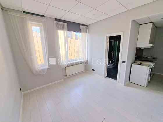 Новостройка, фасадный дом, закрытый двор, вход с улицы, лифт, лестничная клетка Рига