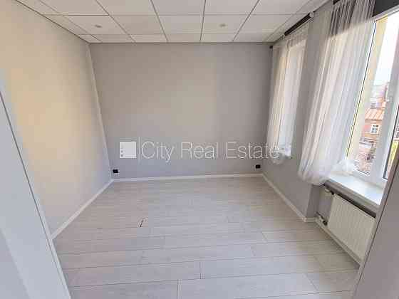 Новостройка, фасадный дом, закрытый двор, вход с улицы, лифт, лестничная клетка Рига