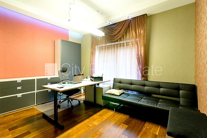 Privātmāja, labiekārtota apzaļumota teritorija 1527 m2, teritorijas iebrauktuves vārti Jūrmala - foto 10