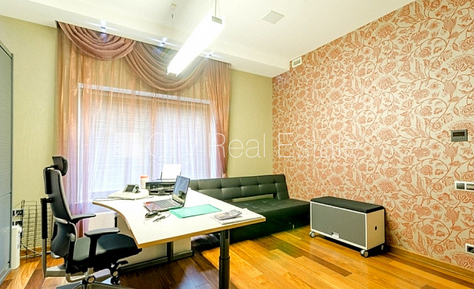 Privātmāja, labiekārtota apzaļumota teritorija 1527 m2, teritorijas iebrauktuves vārti Jūrmala - foto 9