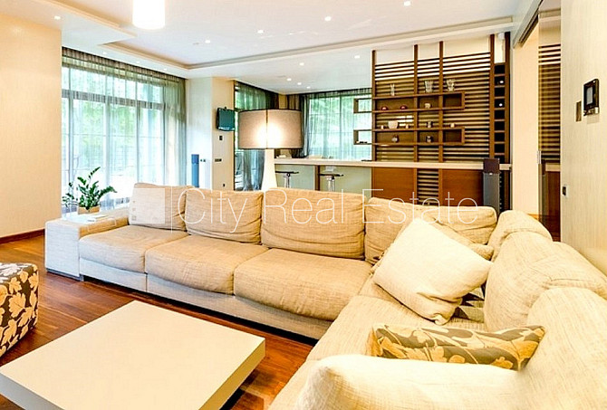 Privātmāja, labiekārtota apzaļumota teritorija 1527 m2, teritorijas iebrauktuves vārti Jūrmala - foto 4