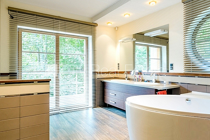 Privātmāja, labiekārtota apzaļumota teritorija 1527 m2, teritorijas iebrauktuves vārti Jūrmala - foto 11