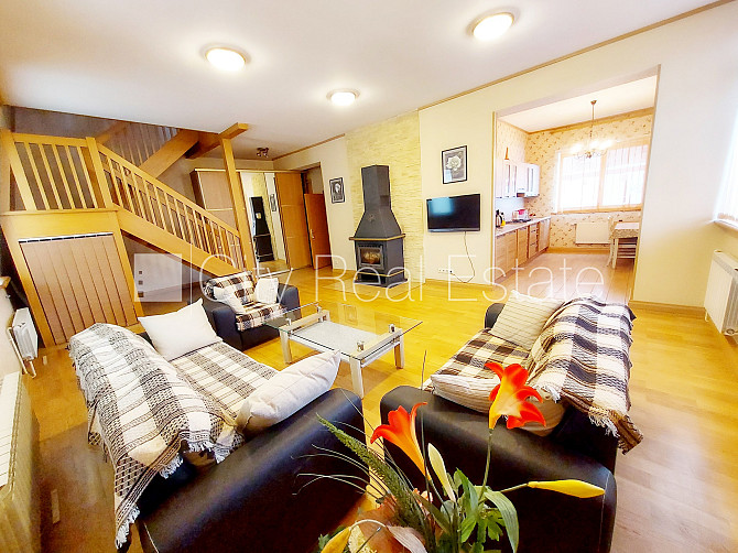 Здание во дворе, благоустроенный озеленённый двор, вход со двора, мансарда, Рига - изображение 1