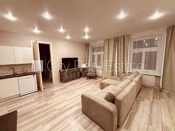 Фасадный дом, реновированный дом, въездные ворота оснащены автоматической Rīga