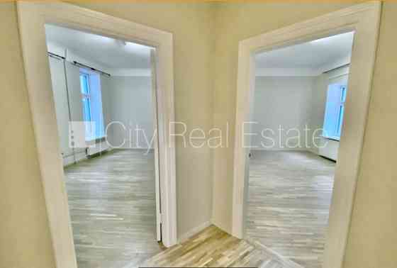 Здание во дворе, вход со двора, лифт, сауна, количество спален 3 шт., гостиная, Rīga